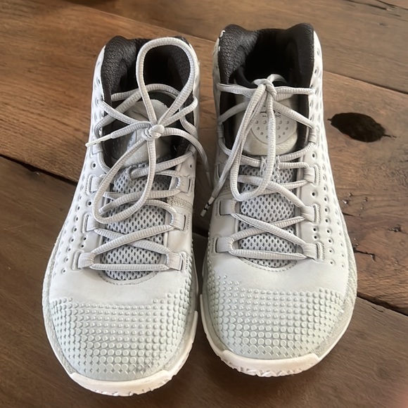 UA HOVR basketball shoes. Size 8 - Picture 2 of 8